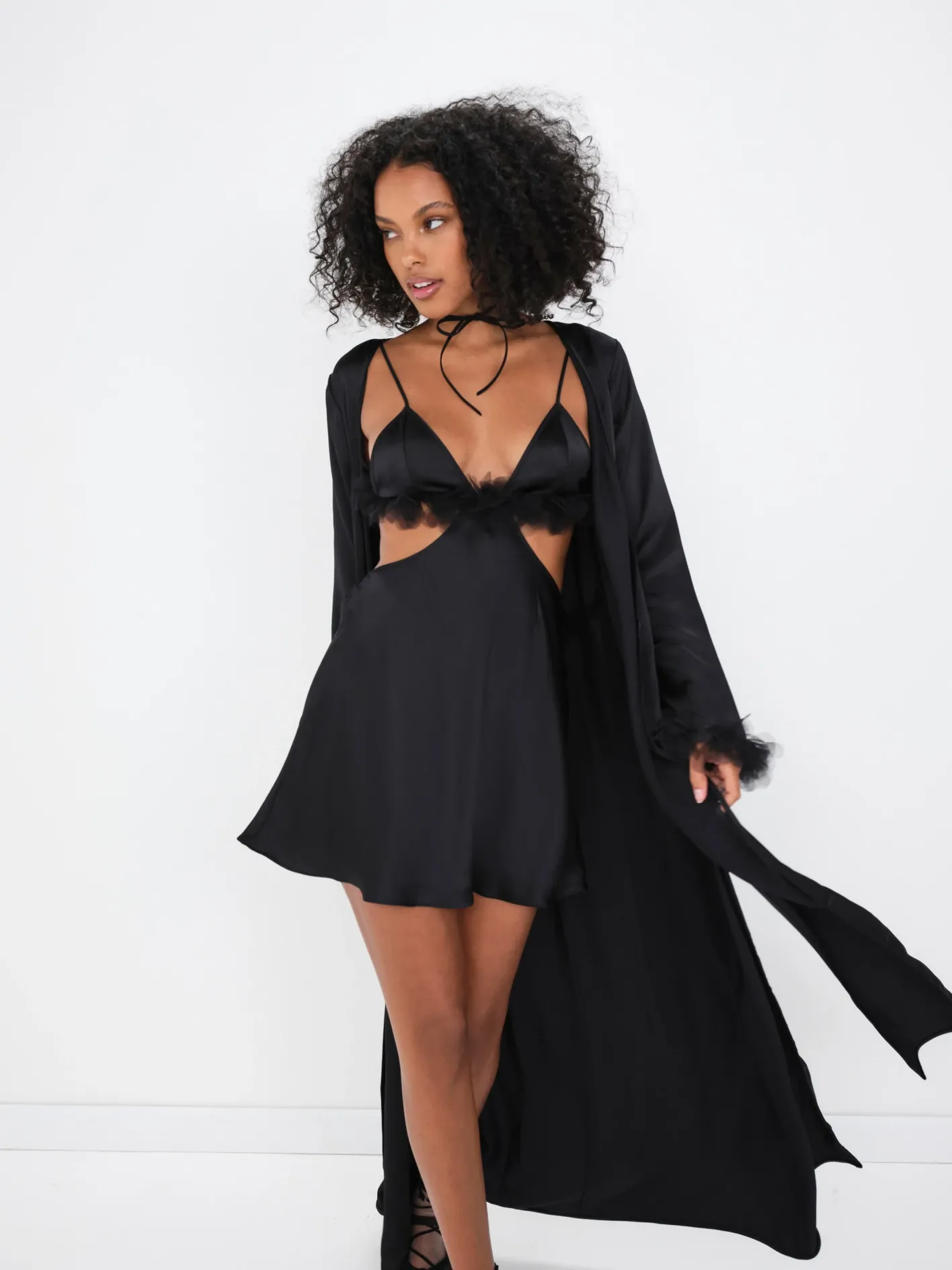 floral_trim_robe_1.webp Woman For Love & Lemons Floral Trim Robe