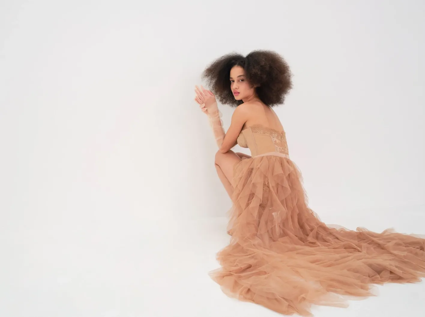 for_love__lemons_x_revolv_4-4.webp Woman For Love & Lemons X Revolve Bustier Gown
